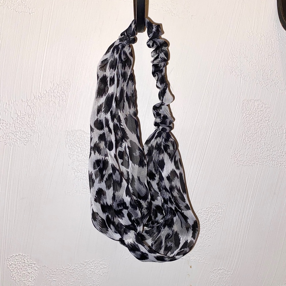 Black & white leopard headband